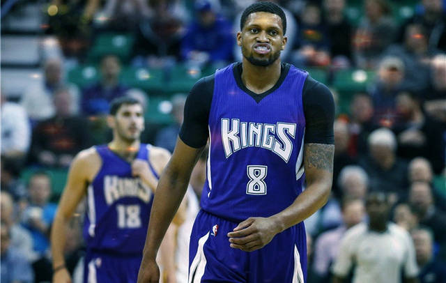 罗体：卢卡库想尽快复出，他希望在月底对罗马时回归赛场（罗体：卢卡库盼尽快伤愈，目标月底战罗马复出）