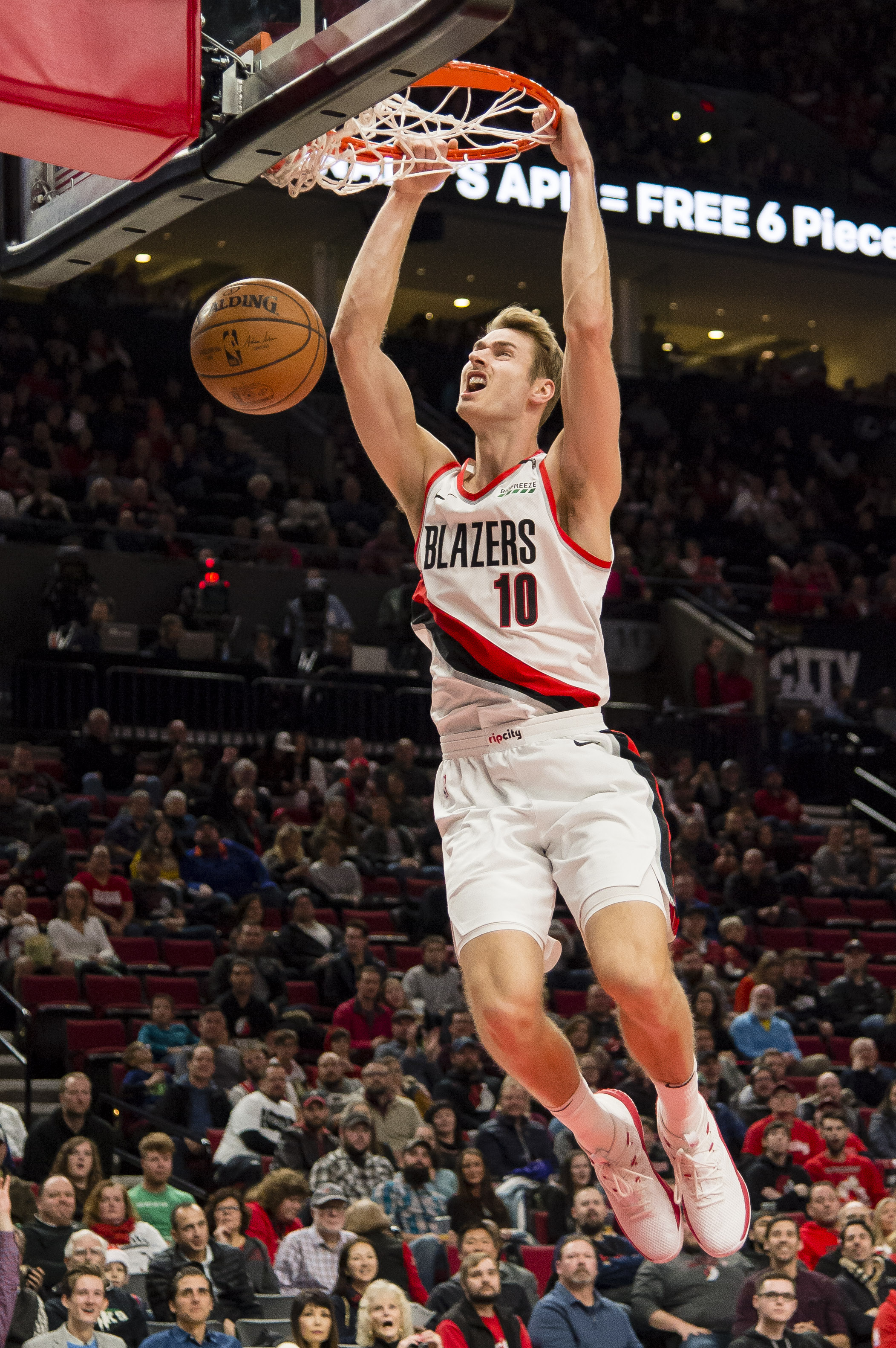 半场战报：门兴0-0莱比锡，比赛沉闷，两支球队总计0射正（半场简报：门兴0-0莱比锡，攻势乏力，双方0次射正）