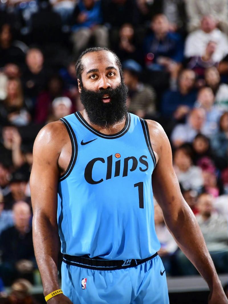 🎮布达佩斯Major：高歌猛进！FaZe2-0横扫老鼠晋级半决赛（🎮布达佩斯Major：FaZe2-0零封老鼠，强势挺进半决赛）