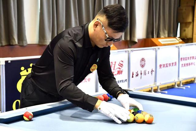 用他精湛的 用他精湛的